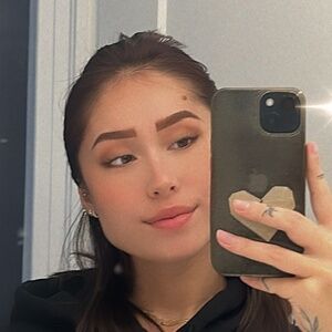 Meet your Posher, Camille